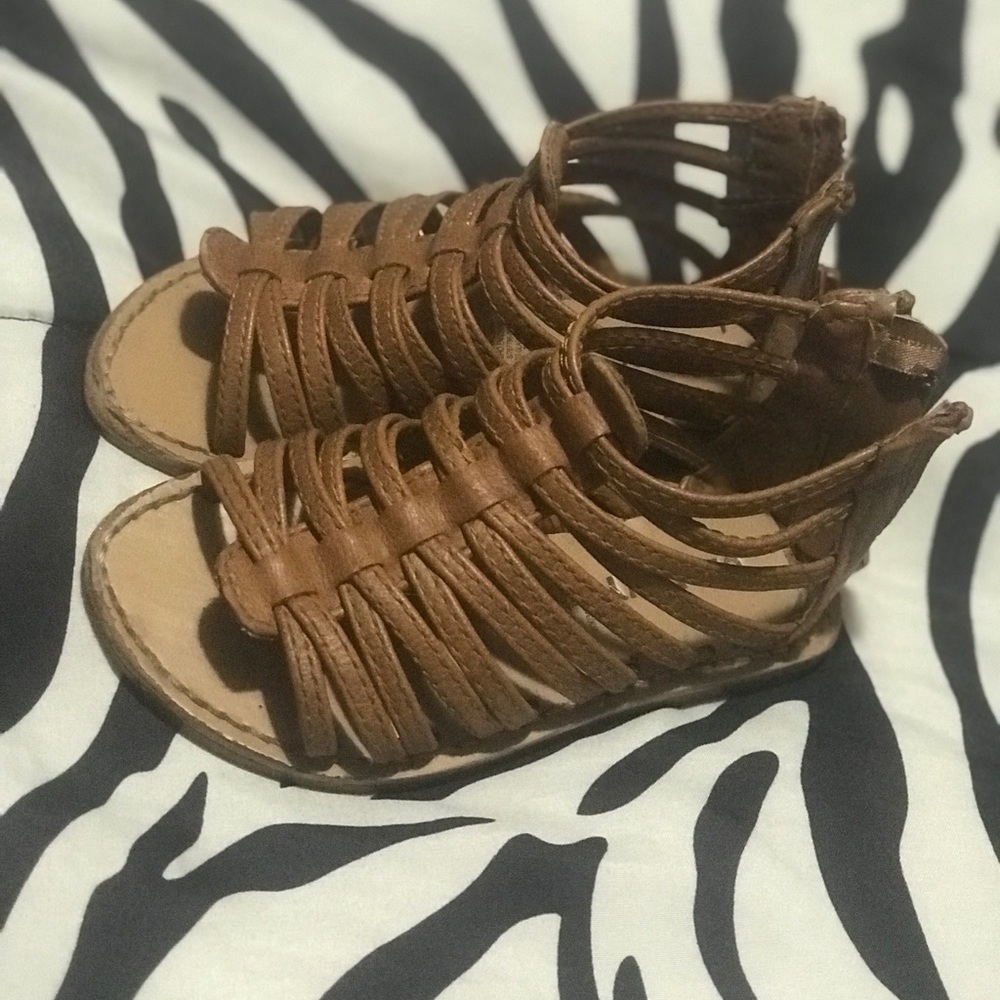 Old navy  toddler shoes size 6